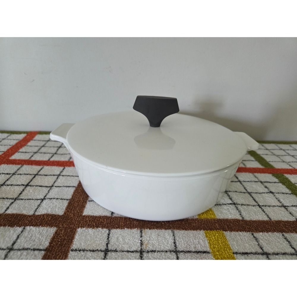 Vintage Corning Ware Buffet Server B-1 White 1 Qt Round Casserole Dish with Lid